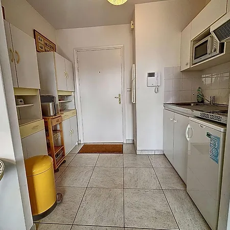 Studio Avec Balcon Et Parking A 50M De La Plage, Centre De Granville - Fr-1-361-337 Exterior photo