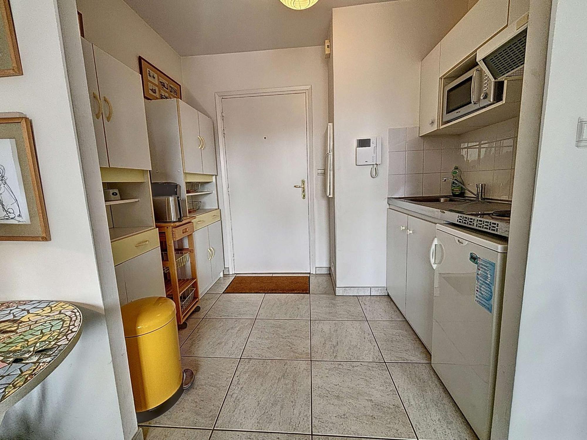 Apartment Avec Balcon Et Parking A 50m De La Plage, Centre De - Fr-1-361-337 Granville