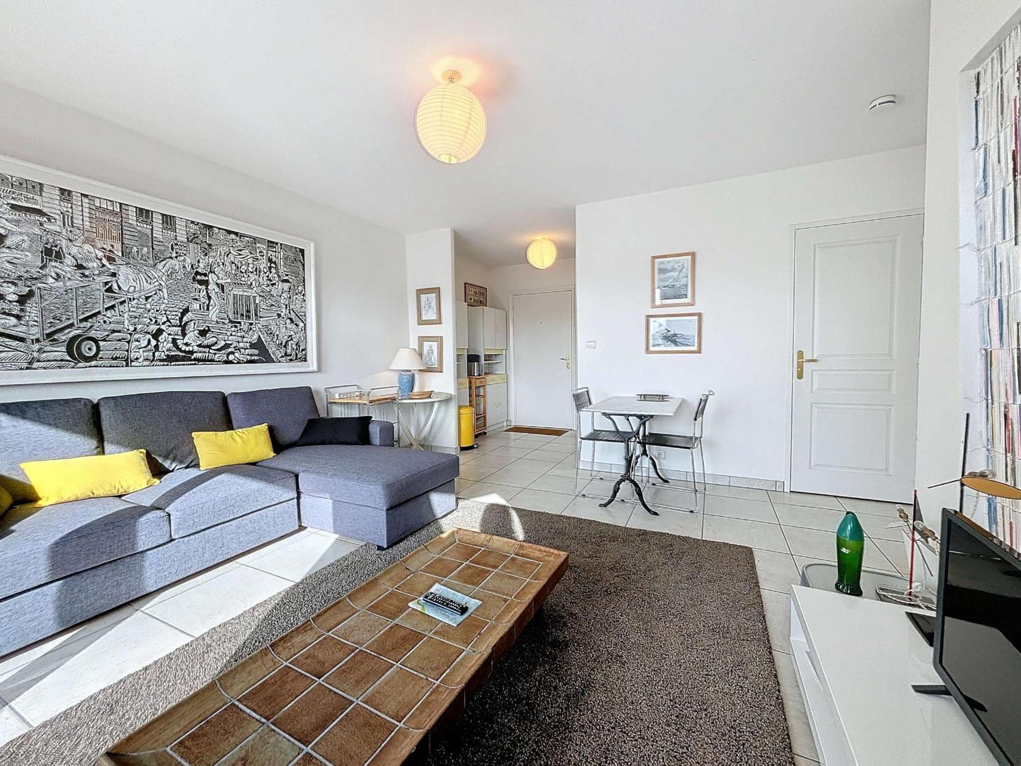 Avec Balcon Et Parking A 50m De La Plage, Centre De - Fr-1-361-337 Apartment Granville