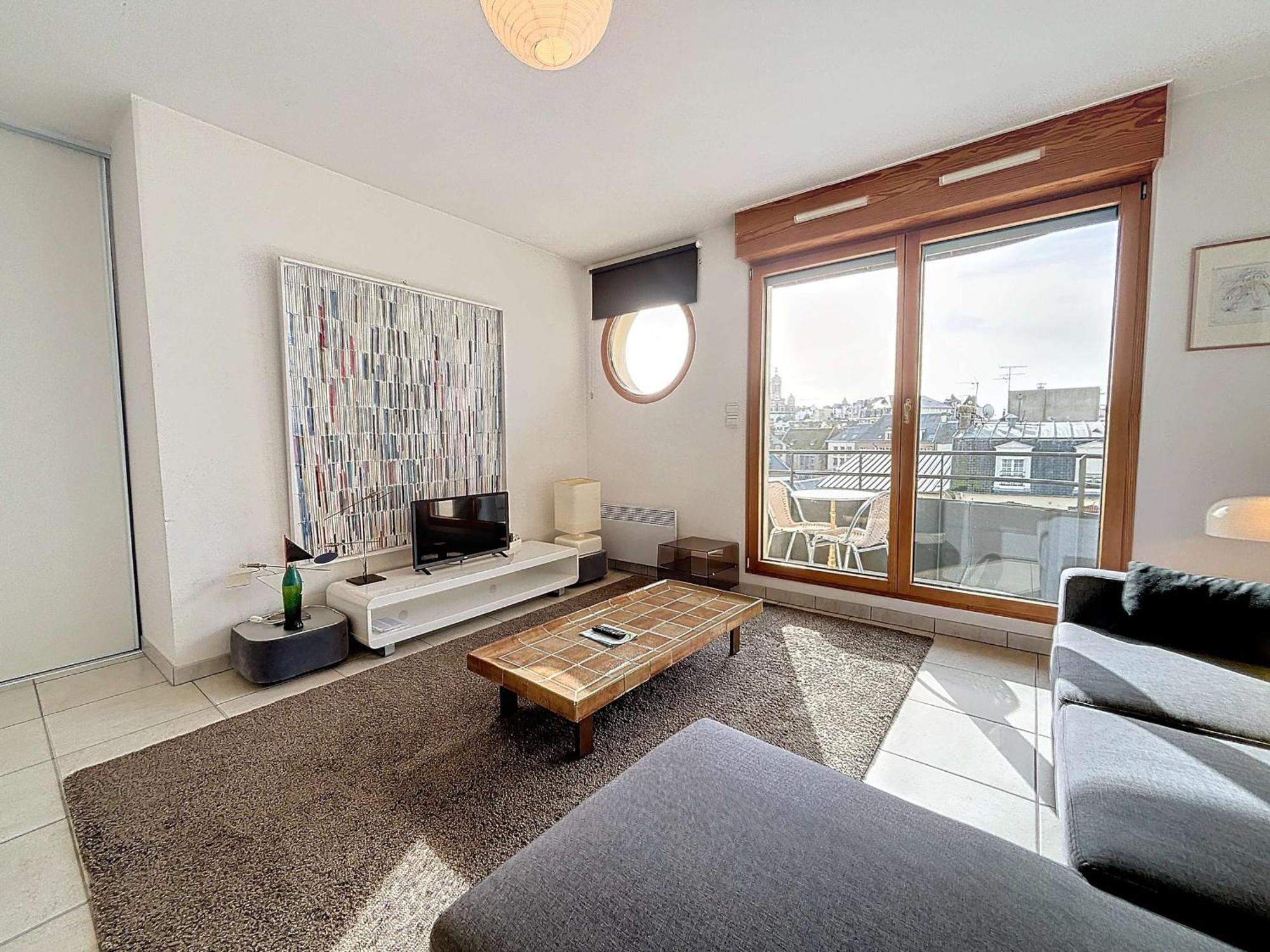Avec Balcon Et Parking A 50m De La Plage, Centre De - Fr-1-361-337 * Granville