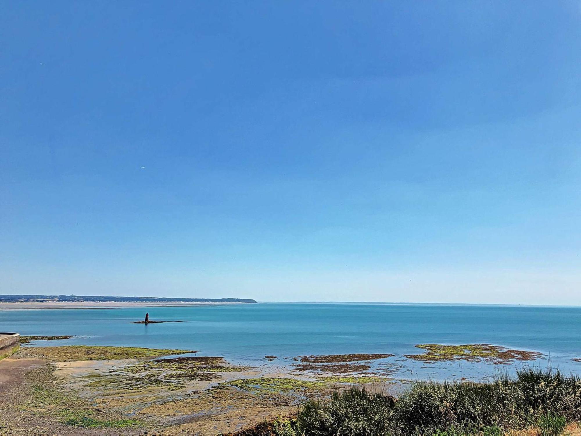 Apartment Avec Balcon Et Parking A 50m De La Plage, Centre De - Fr-1-361-337 *