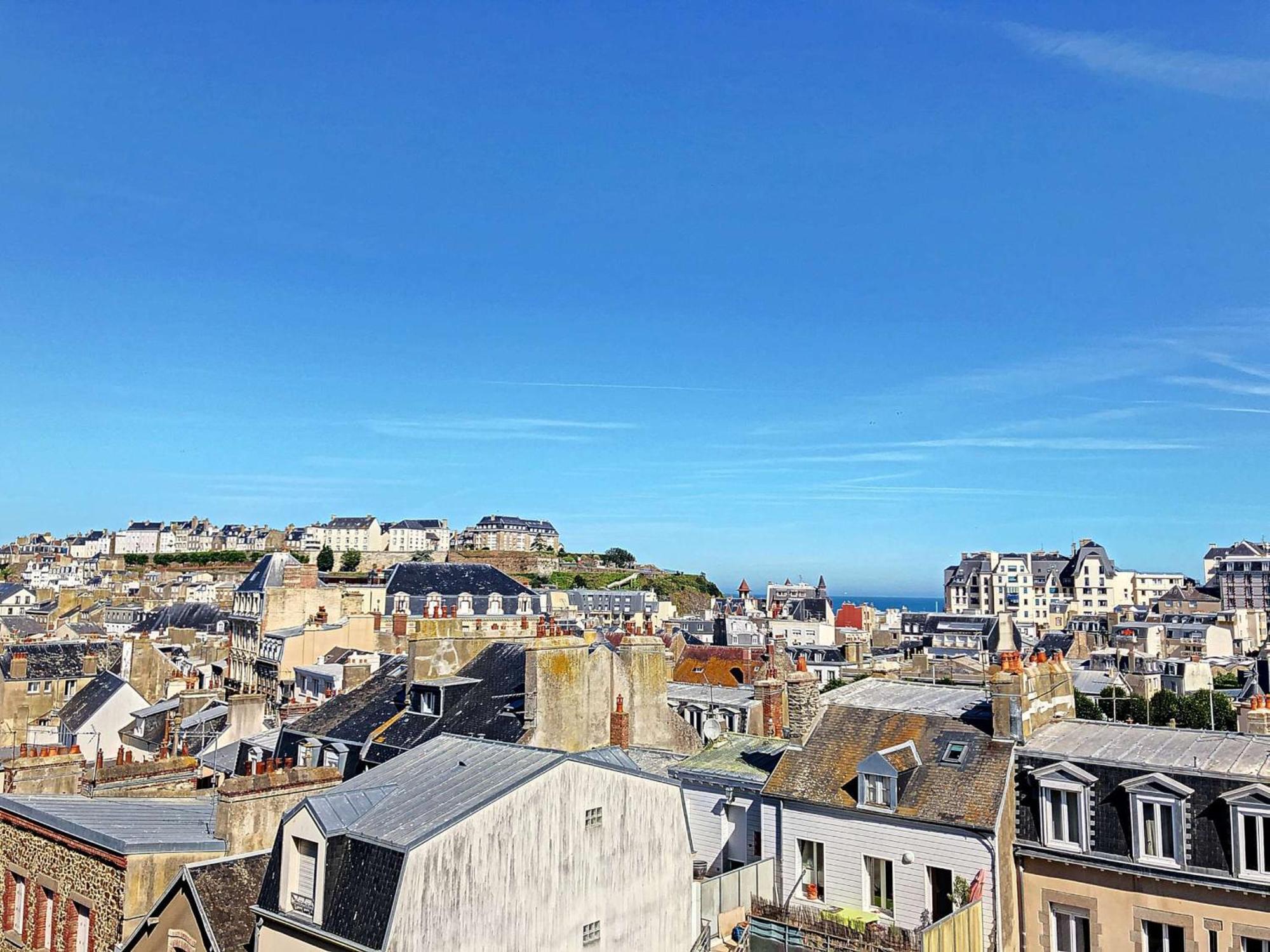 Apartment Avec Balcon Et Parking A 50m De La Plage, Centre De - Fr-1-361-337 *