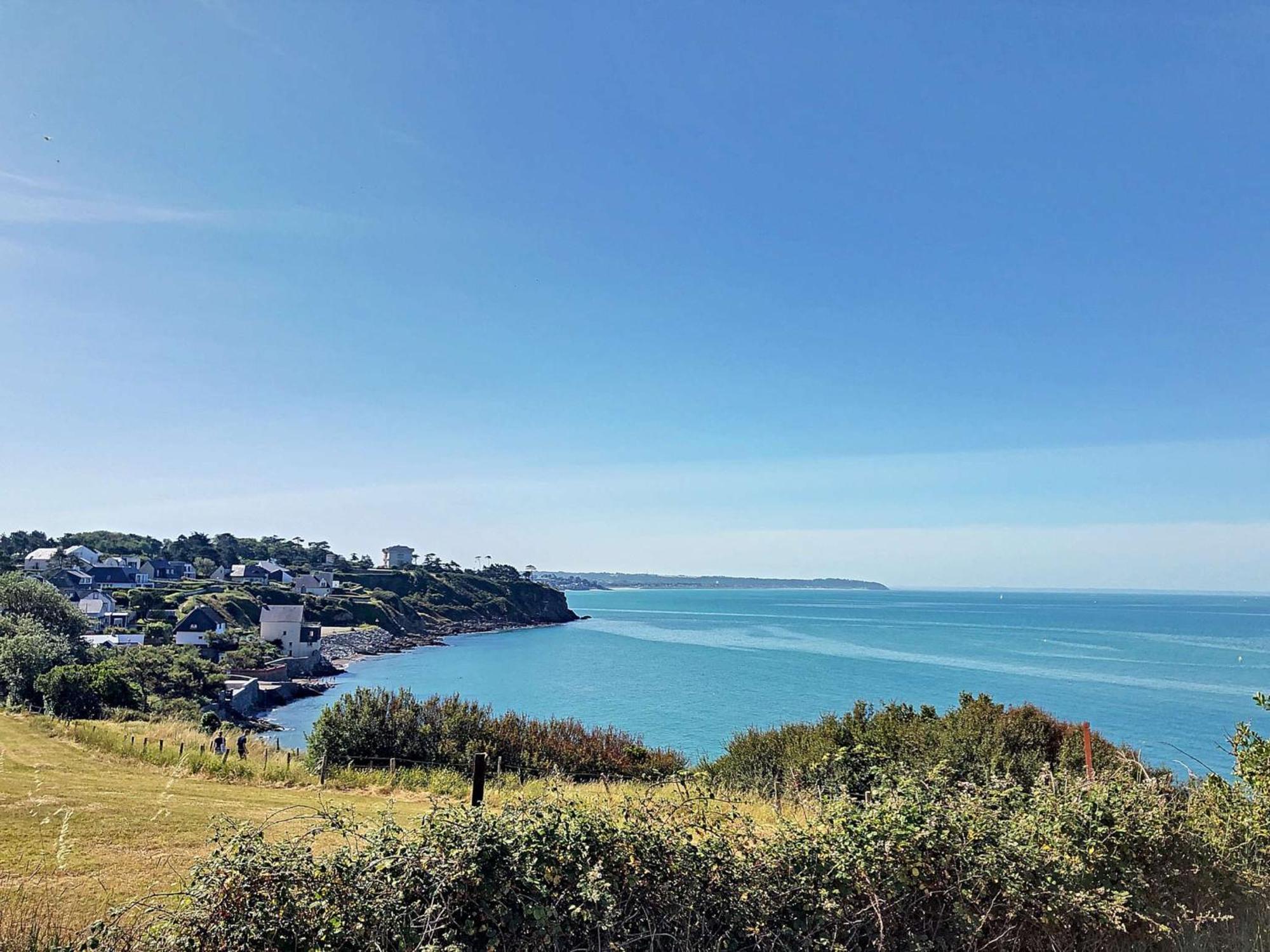 Apartment Avec Balcon Et Parking A 50m De La Plage, Centre De - Fr-1-361-337 Granville